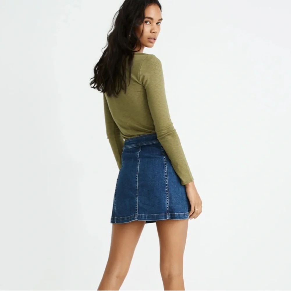 Madewell Button Front Patch Pocket Mini Skirt - Picture 3 of 7